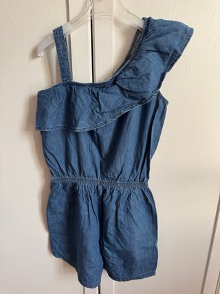 Tuta corta in denim con volant