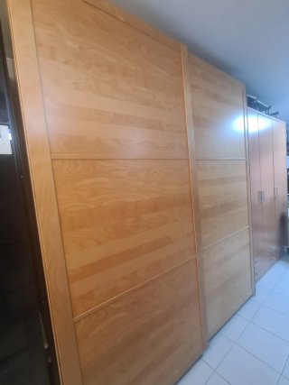Armario puertas correderas madera