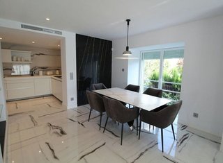 Casa adosada en alquiler en Nueva Andalucía centro en Marbella