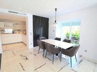 Casa adosada en alquiler en Nueva Andalucía centro en Marbella