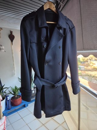 Gabardina corta Zara Negra