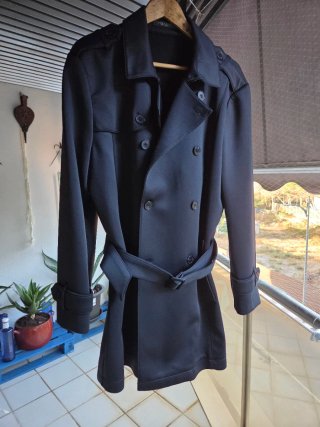 Gabardina corta Zara Negra