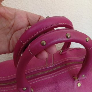Bolso de piel de Purificación García fucsia