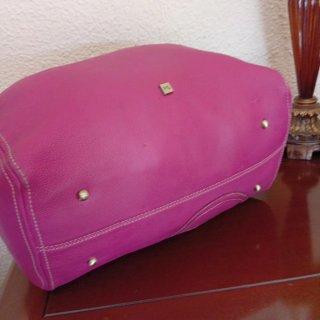 Bolso de piel de Purificación García fucsia