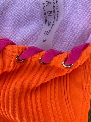 Bikini naranja y fucsia con cordones