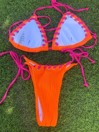 Bikini naranja y fucsia con cordones