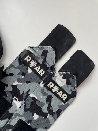 Calleras y Muñequeras ROAR