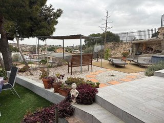 Chalet en venta en Peña de las Águilas en Elche