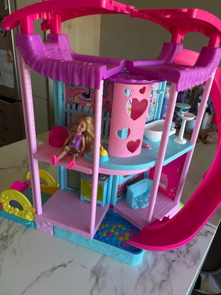 Barbie - Casa Chelsea con coche