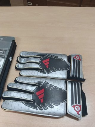 Guantes Adidas Negro y Plateado