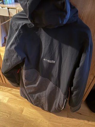 Abrigo Columbia Titanium Negro/Gris