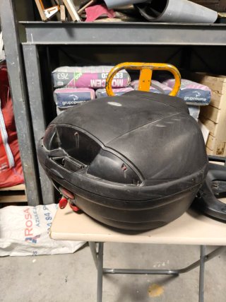 Baúl moto para dos cascos