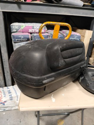 Baúl moto para dos cascos