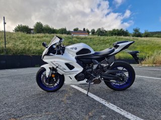 Yamaha R7