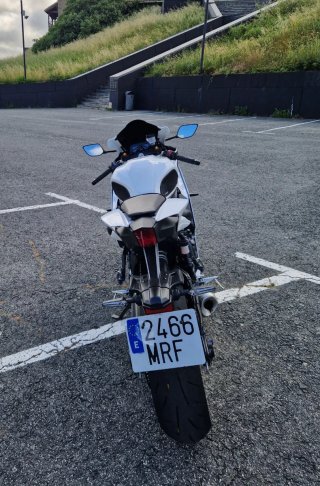 Yamaha R7