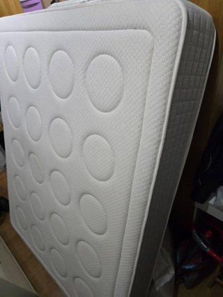Colchón 150x190 de muelles ensacados como nuevo.