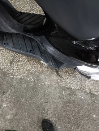 Derbi Atlantis 50 con maleta trasera