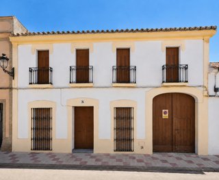 Casa amplia en venta en zona centro de Guareña
