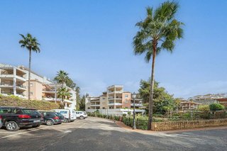 Piso en venta en Los Naranjos - Las Brisas en Marbella