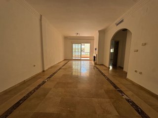 Piso en venta en Los Naranjos - Las Brisas en Marbella