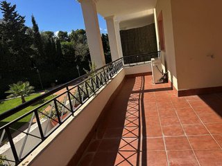 Piso en venta en Los Naranjos - Las Brisas en Marbella