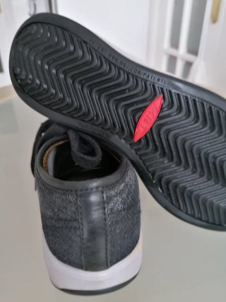 Zapatos MBT cordones negros