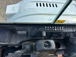 Retroexcavadora Takeuchi TB240