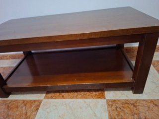 Mesa auxiliar de madera marrón