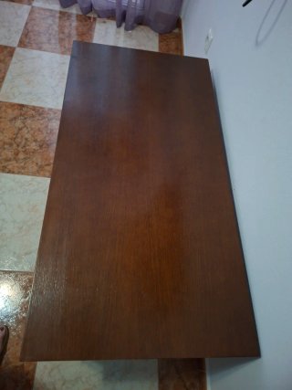 Mesa auxiliar de madera marrón