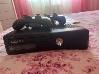 Xbox 360 + 11 Giochi + 2 Controller