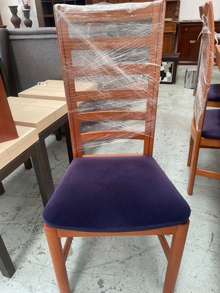 Mesa comedor y 6 sillas terciopelo morado