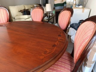 Mesa redonda de caoba con 6 sillas