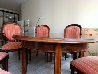 Mesa redonda de caoba con 6 sillas