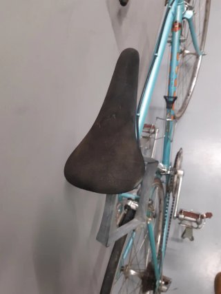 Bicicleta carretera clásica azul