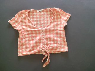 Diferentes blusas de chica