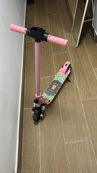 Coche y patinete eléctrico en perfecto estado