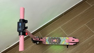 Coche y patinete eléctrico en perfecto estado