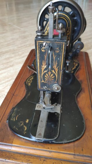 Máquina de coser antigua SINGER 12k