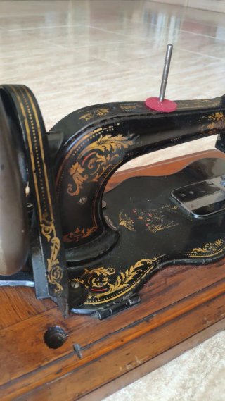 Máquina de coser antigua SINGER 12k