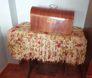 Máquina de coser Alfa antigua