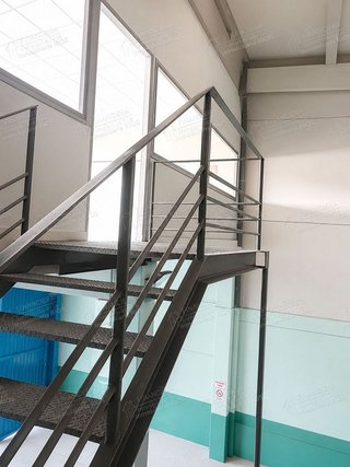 Nave industrial en venta en La Paz en Alcalá de Guadaira