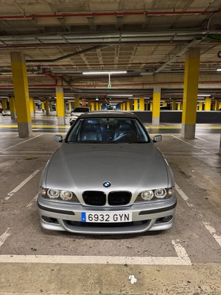 BMW E39 528i