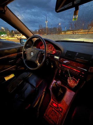 BMW E39 528i
