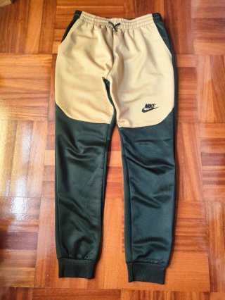 Chándal Nike con capucha y cremallera