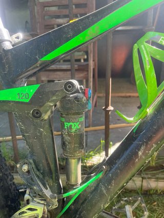 Bicicleta da montagna a doppia sospensione