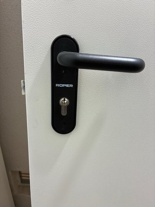 Roper puerta trastero lacada