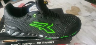 Zapatillas de seguridad U-Power negras y verdes