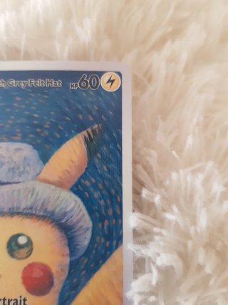 Carta Pokémon Pikachu con Cappello Grigio