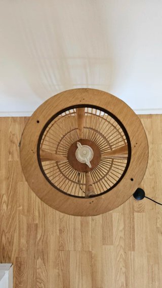 Lámpara de pie de bambú y metal
