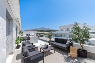 Ático en alquiler en Nueva Andalucía centro en Marbella